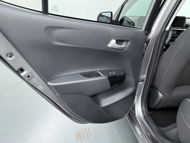 Vehicle Image 35