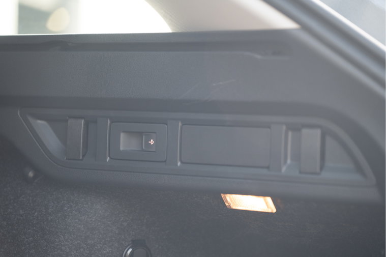 Vehicle Image 32