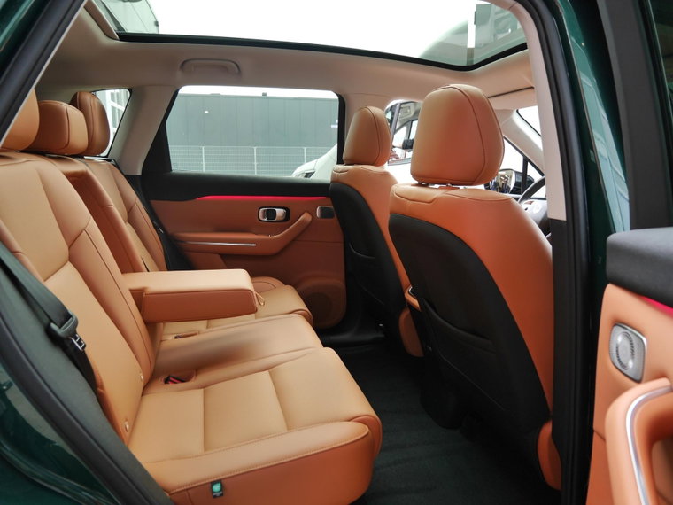 Vehicle Image 14