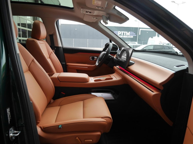 Vehicle Image 15