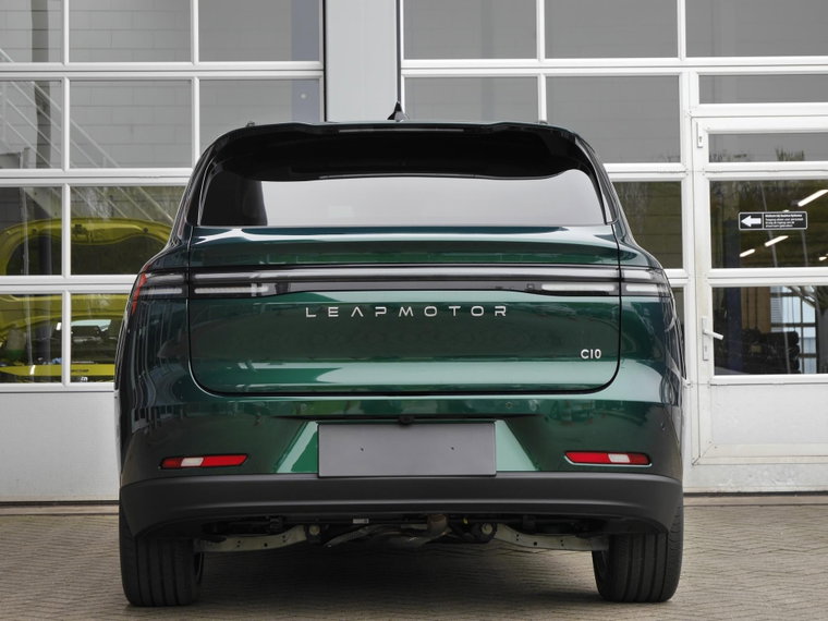 Vehicle Image 4