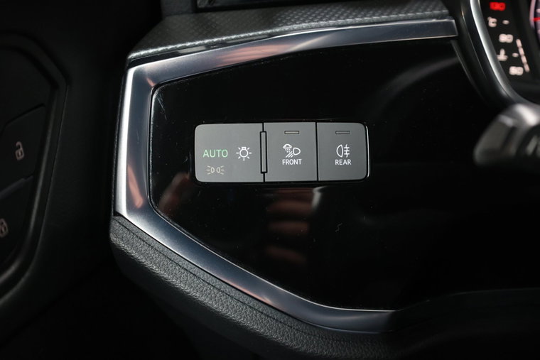 Vehicle Image 24