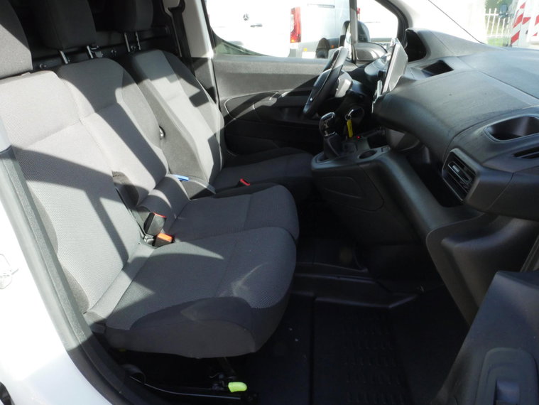Vehicle Image 13
