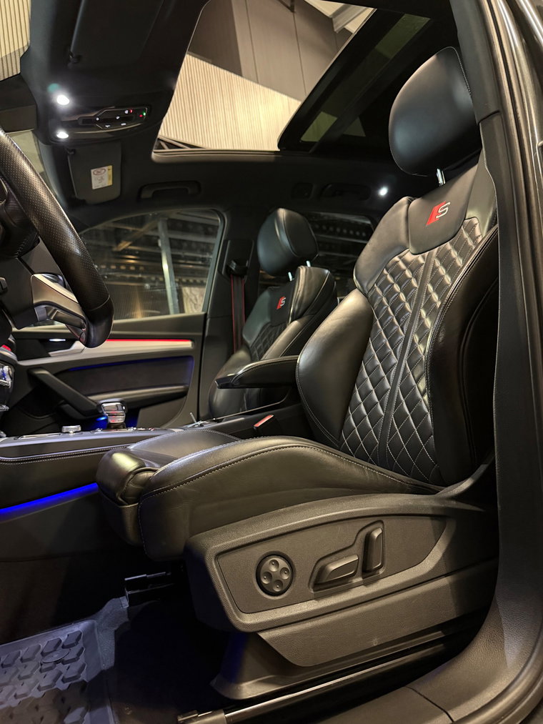 Vehicle Image 14