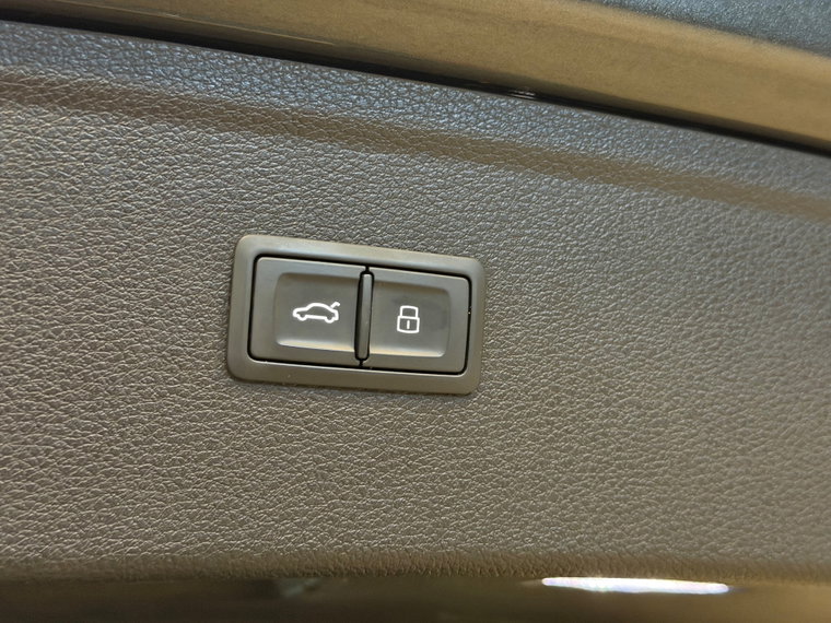 Vehicle Image 28