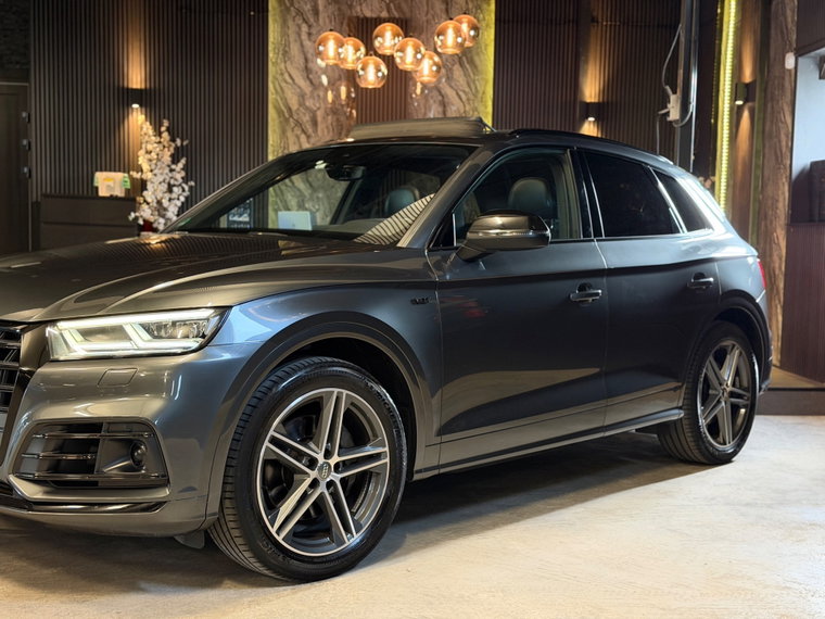 Vehicle Image 6
