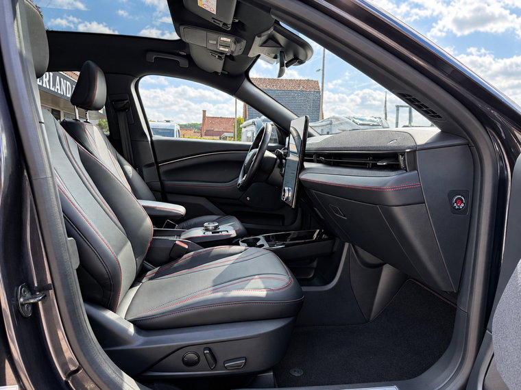 Vehicle Image 33
