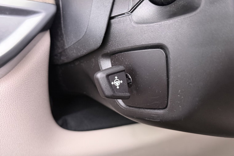 Vehicle Image 32