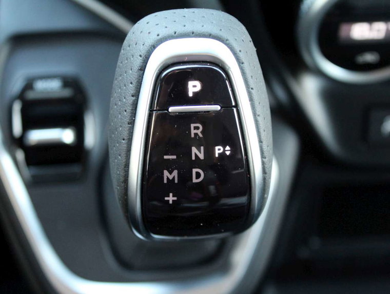 Vehicle Image 32