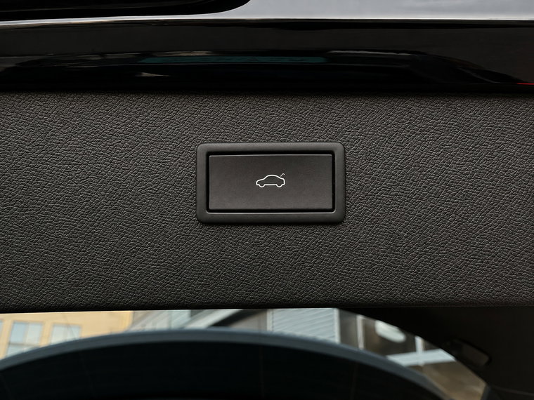 Vehicle Image 28