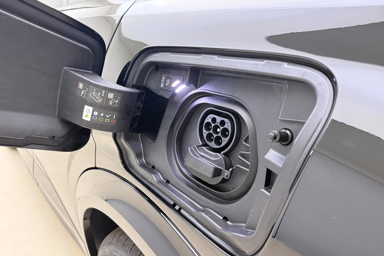 Vehicle Image 19