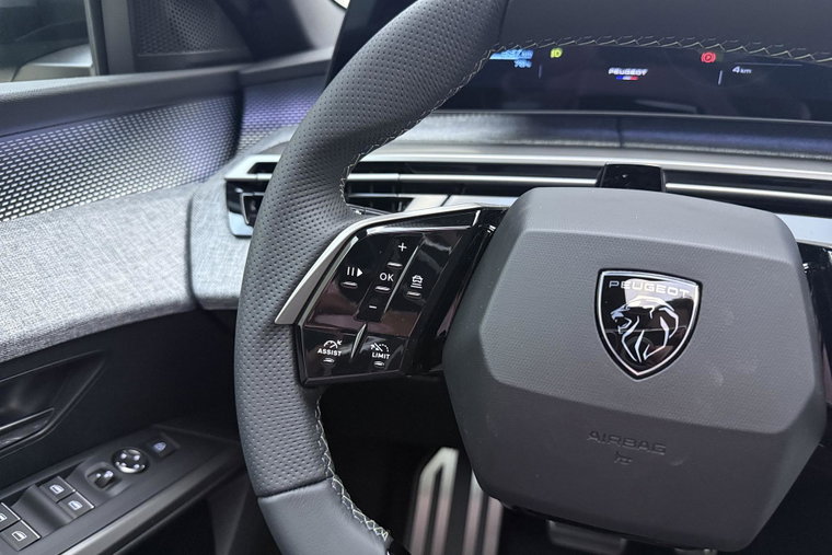 Vehicle Image 24