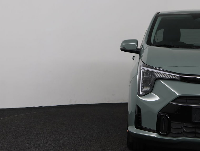 Vehicle Image 13