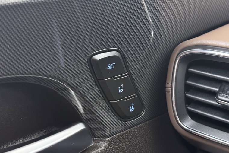 Vehicle Image 24