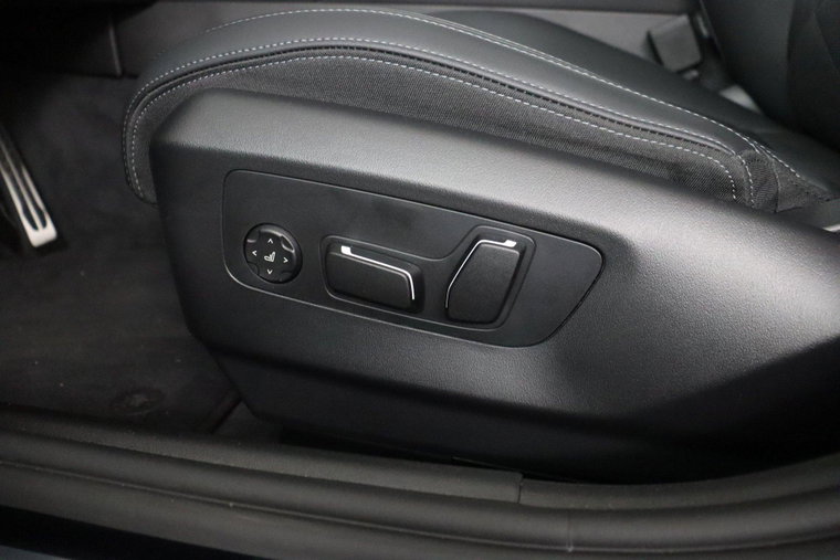 Vehicle Image 43