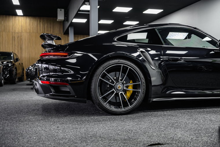 Vehicle Image 32
