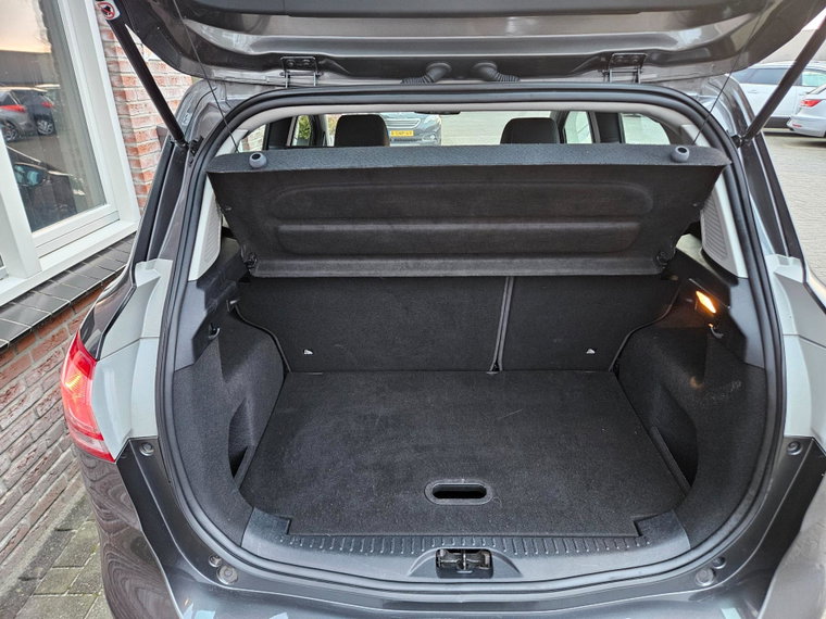 Vehicle Image 33