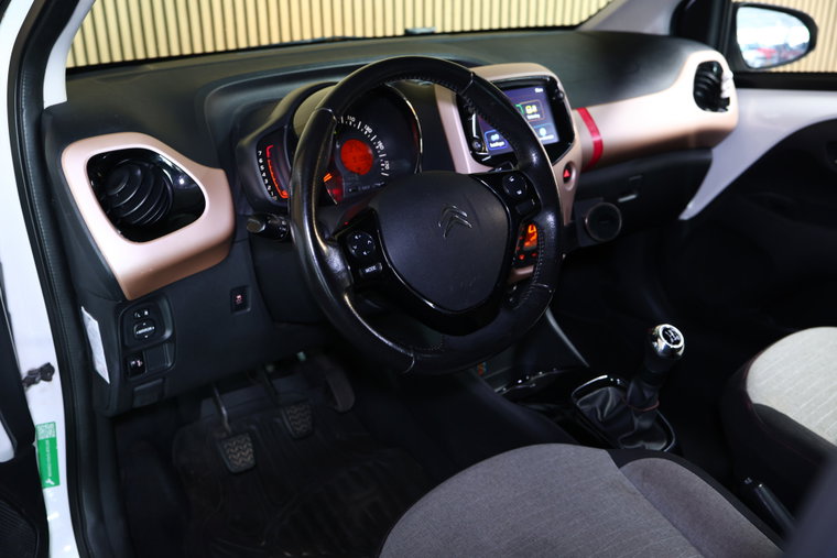Vehicle Image 25