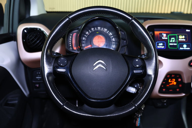 Vehicle Image 30