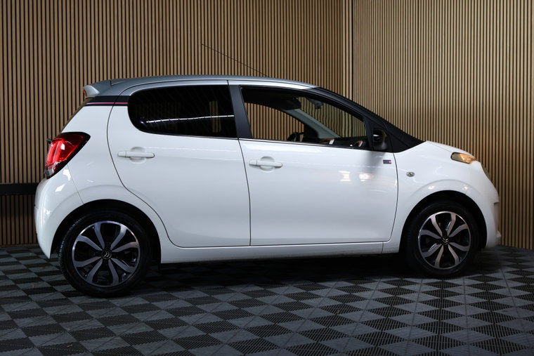 Vehicle Image 9