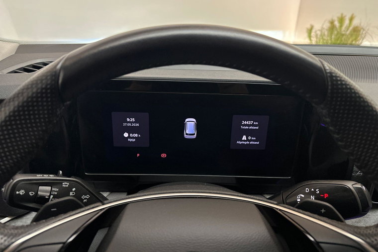 Vehicle Image 25