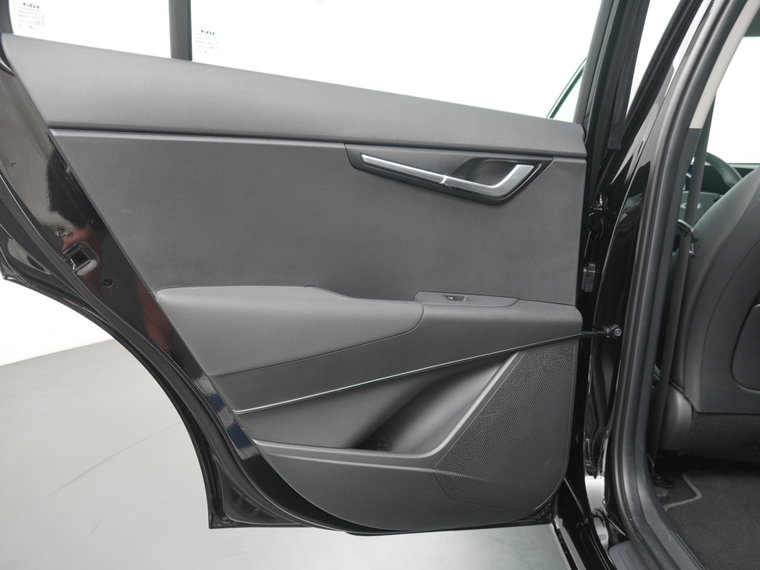 Vehicle Image 33