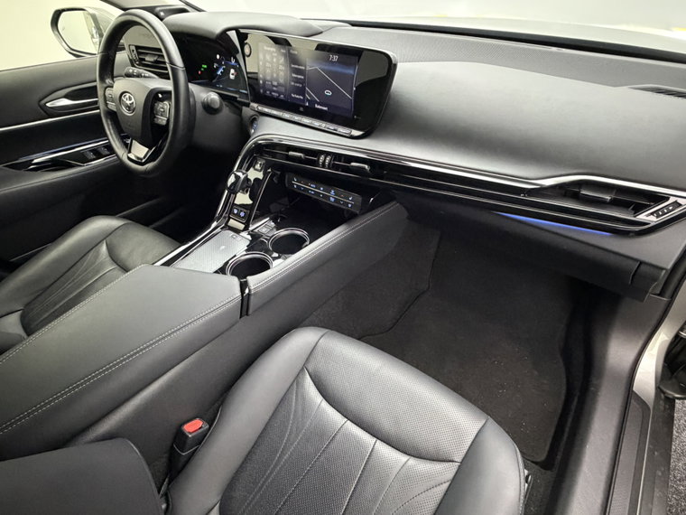 Vehicle Image 13
