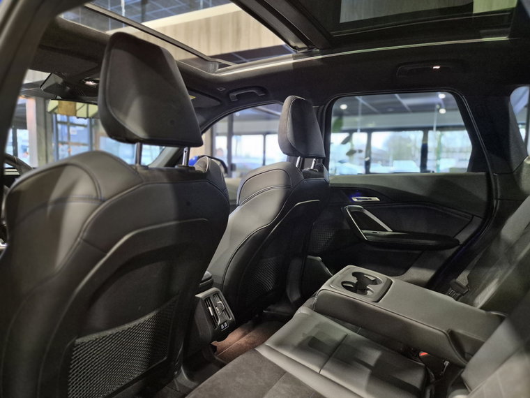 Vehicle Image 38