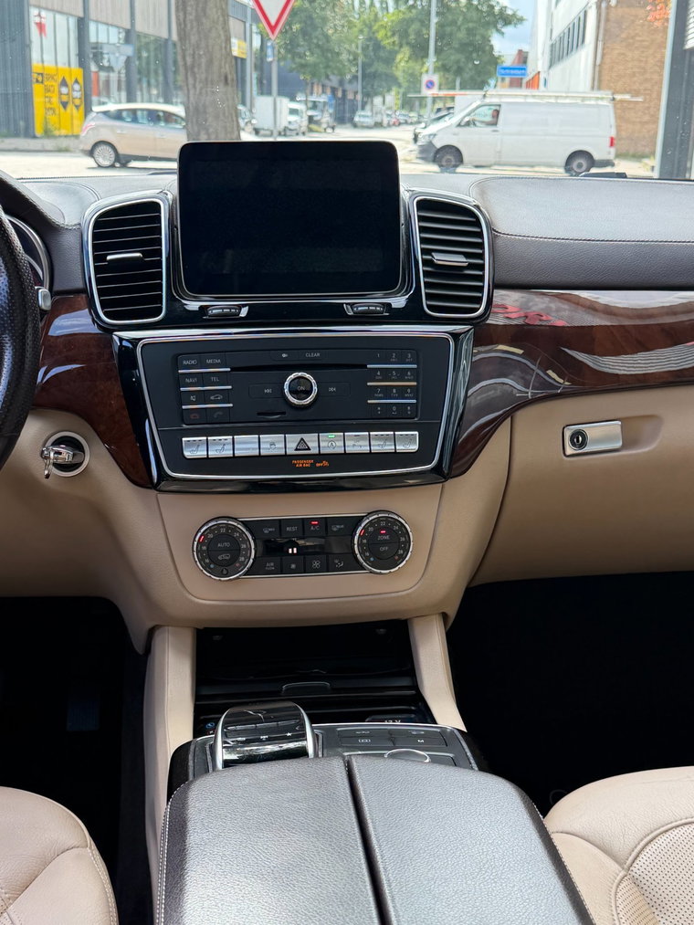 Vehicle Image 36