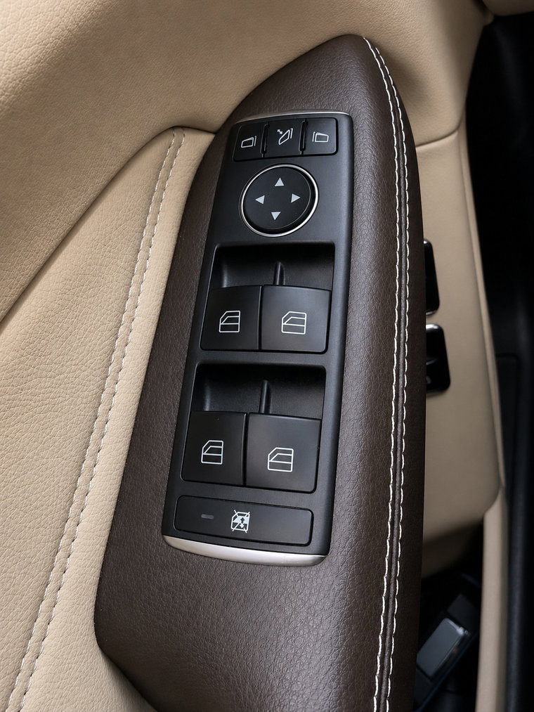 Vehicle Image 48