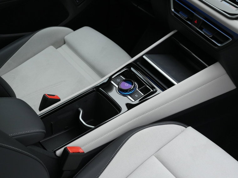 Vehicle Image 35