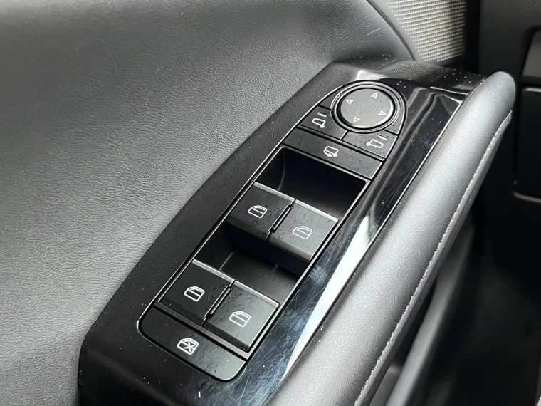 Vehicle Image 33