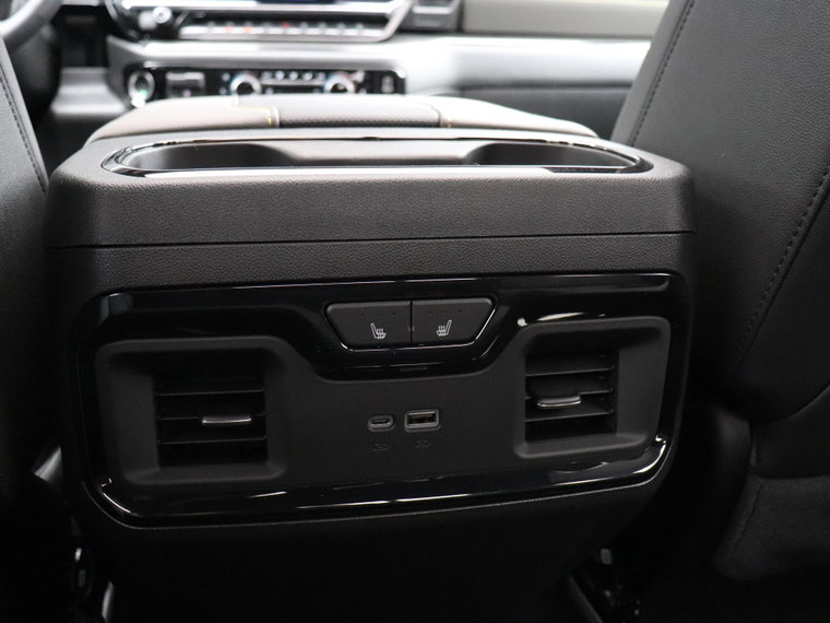 Vehicle Image 24