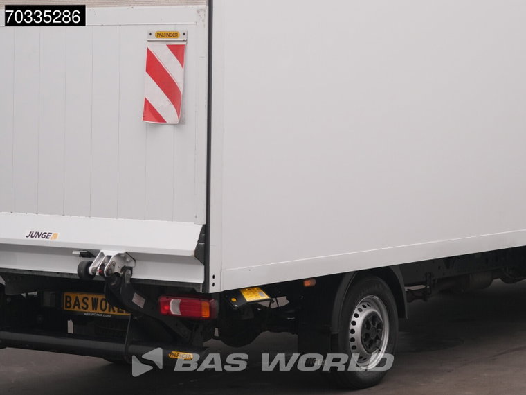 Vehicle Image 32