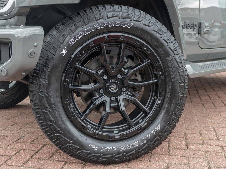 Vehicle Image 16
