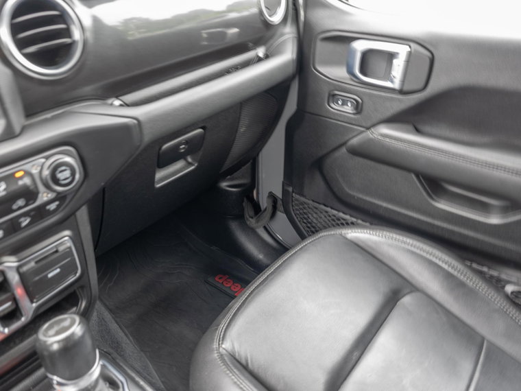 Vehicle Image 36