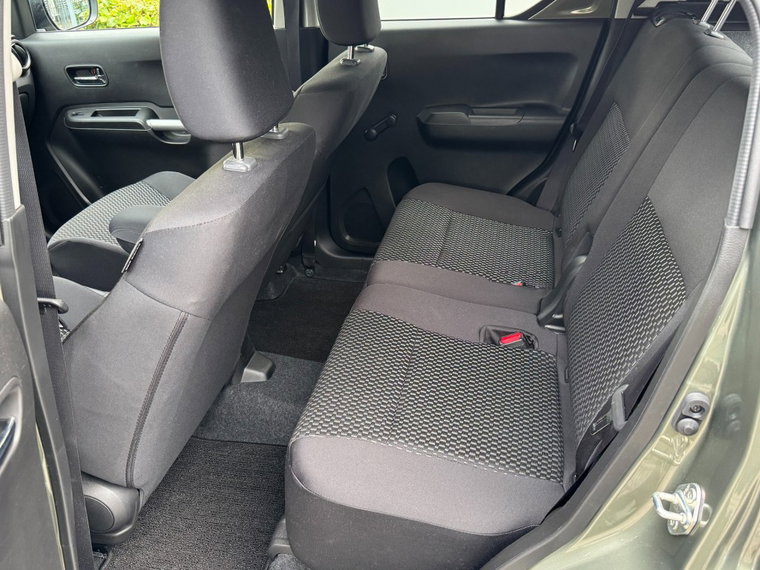 Vehicle Image 25