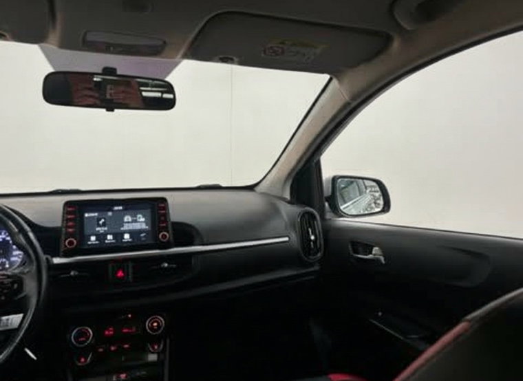 Vehicle Image 12
