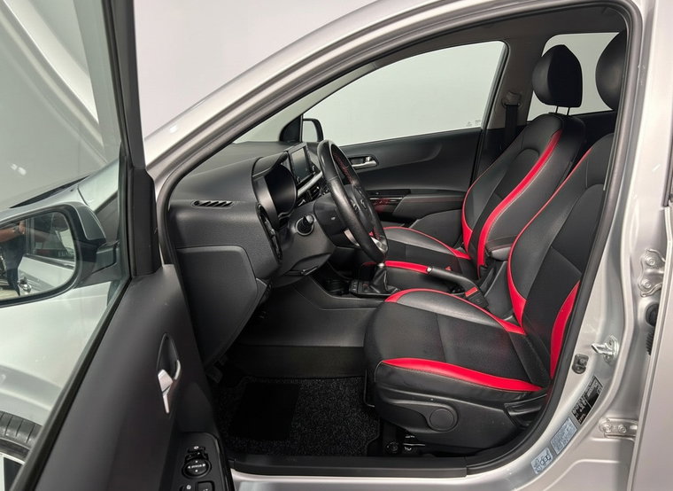 Vehicle Image 9