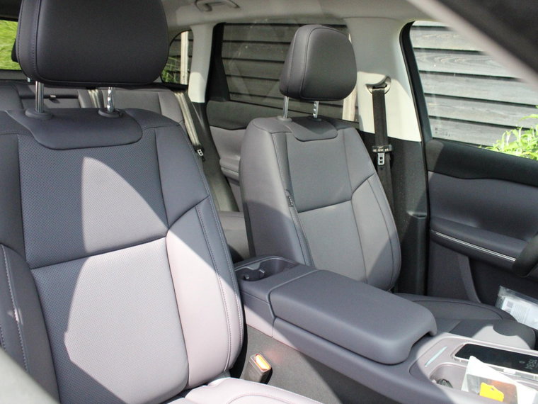 Vehicle Image 16