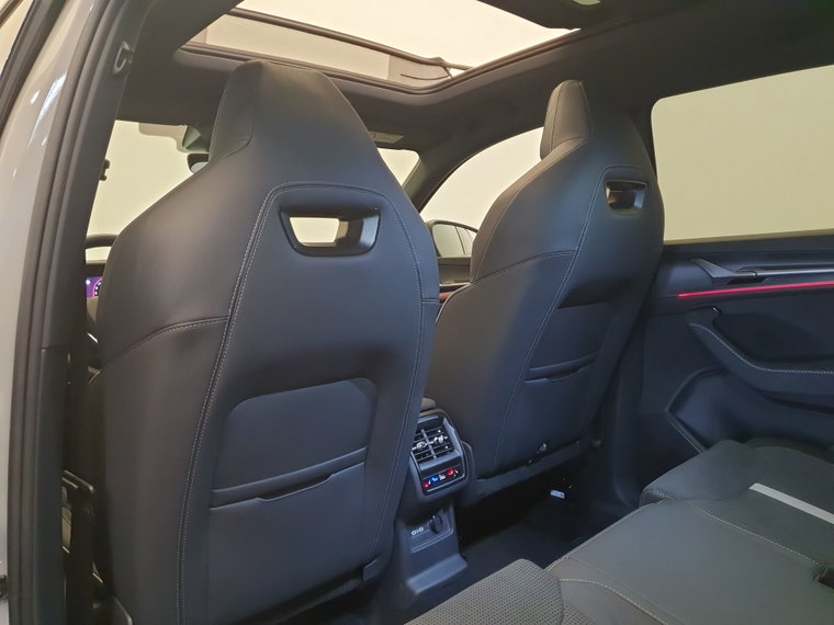Vehicle Image 27