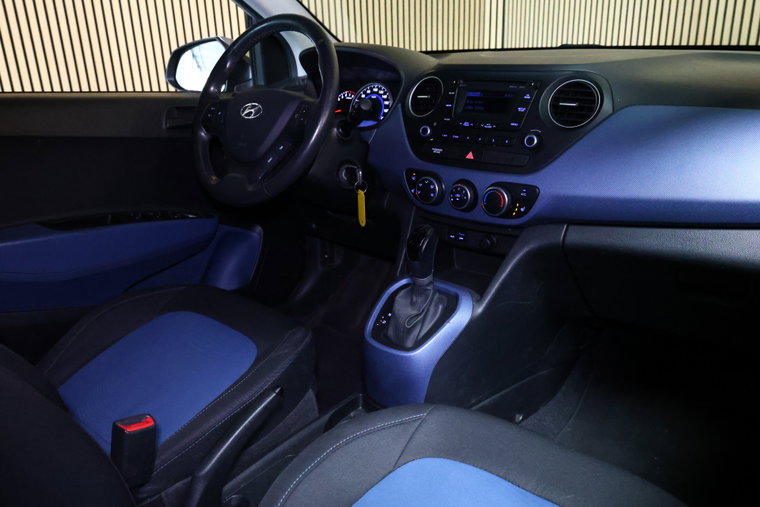 Vehicle Image 25