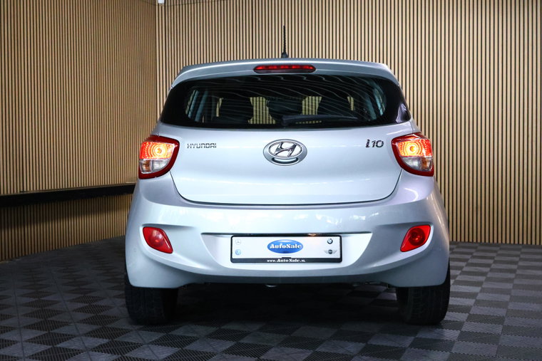 Vehicle Image 6