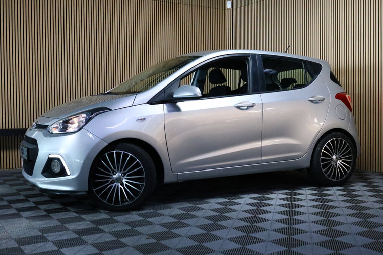 Vehicle Image 9