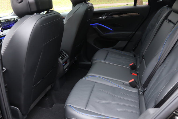 Vehicle Image 37