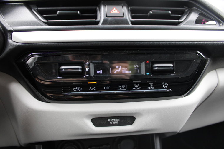 Vehicle Image 32
