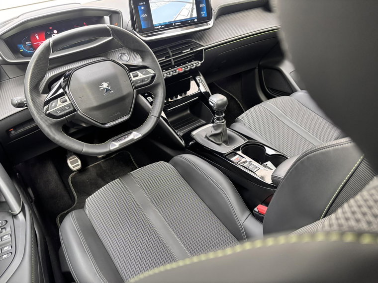Vehicle Image 16