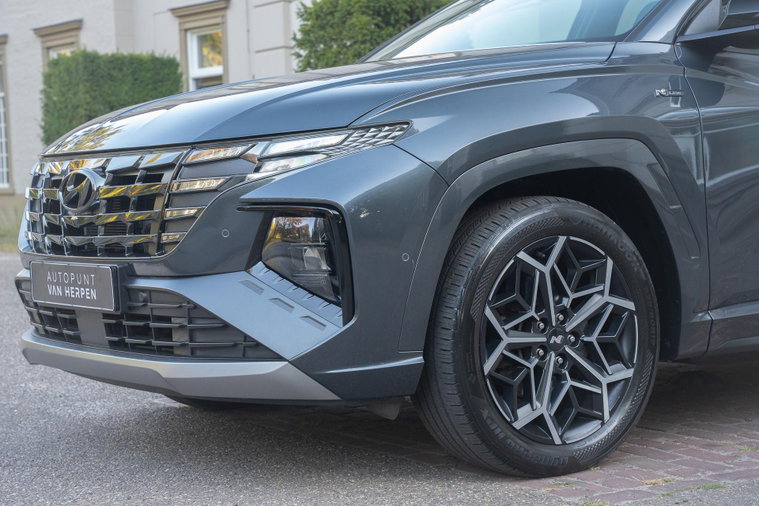 Vehicle Image 13