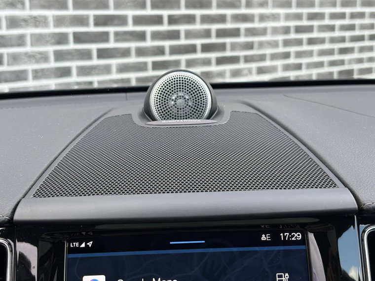 Vehicle Image 17
