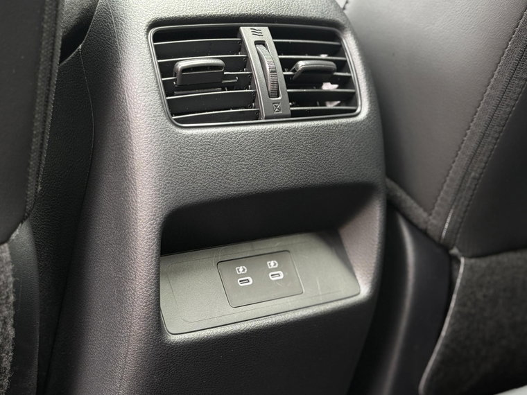 Vehicle Image 26